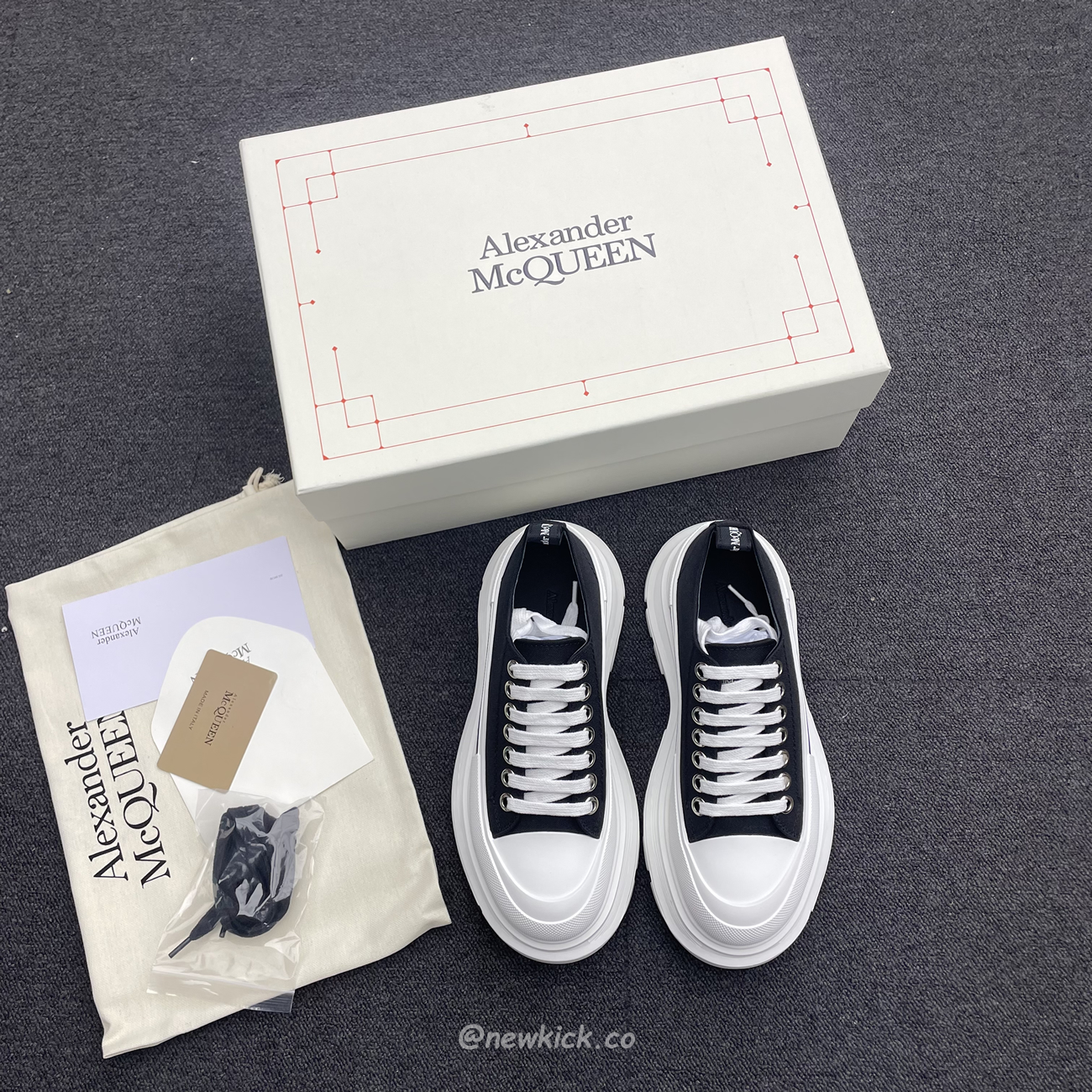 Alexander Mcqueen Tread Slick Low Lace Up Black White (12) - newkick.vip